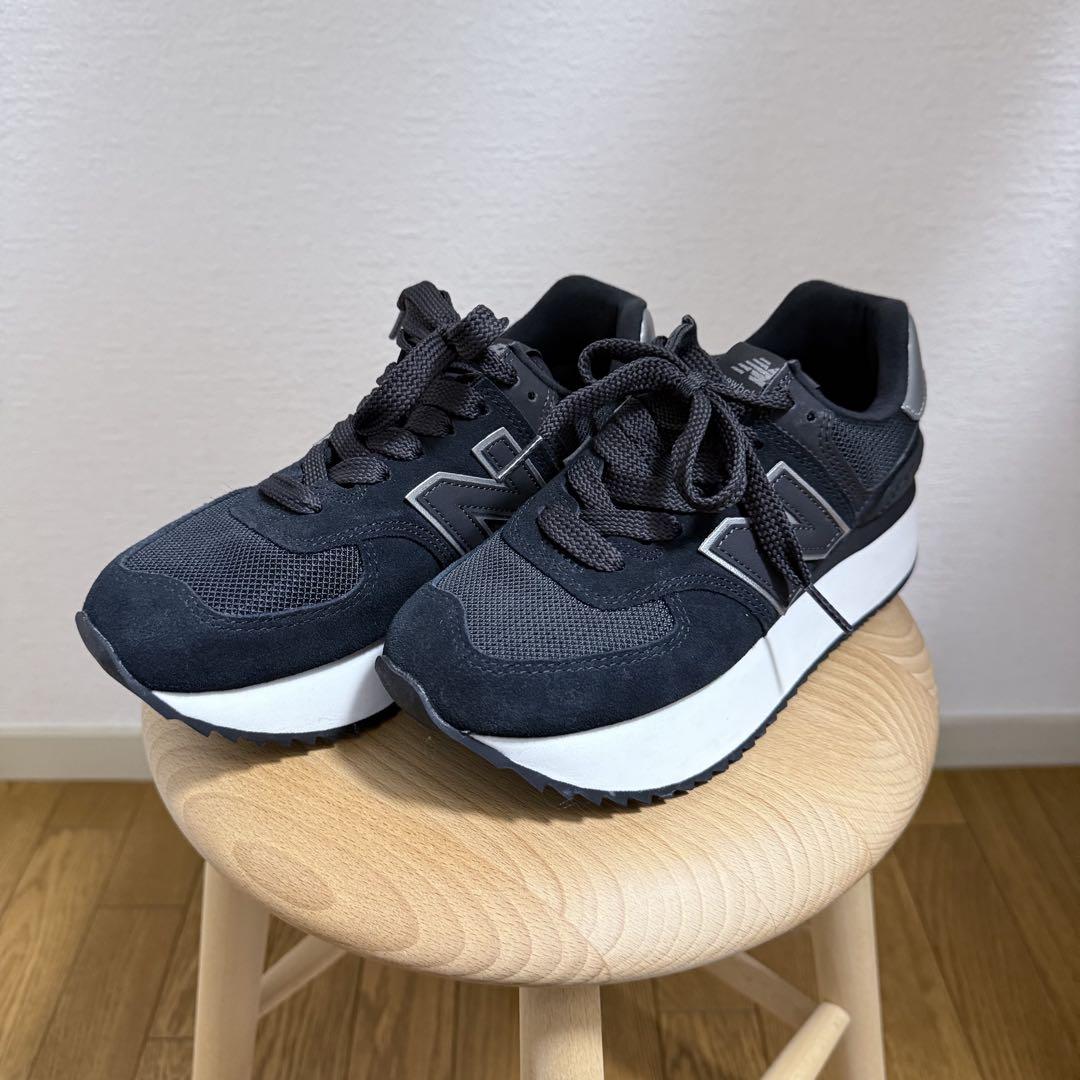 574+ New Balance 厚底 ブラック スニーカー 23.5cm