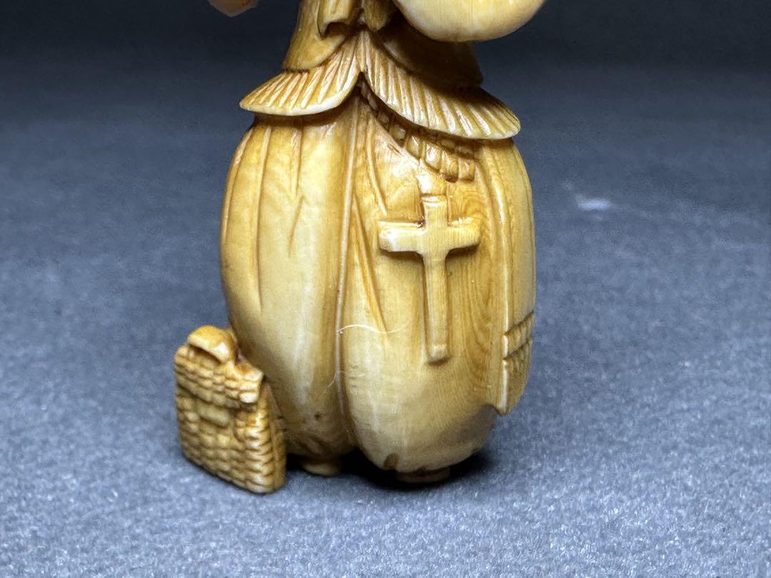極上　根付　天然素材　アンティーク　和彫　置物　骨董　飾り物　古美術品
