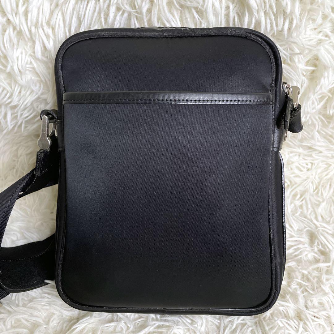 BURBERRY ノバチェック ショルダーバッグ プレートロゴ レザー ブラック BURBERRY ノバチェック ショルダーバッグ プレートロゴ レザー ブラック