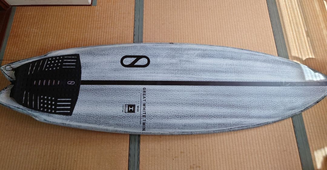 ファイヤーワイヤー グレート ホワイト ツイン 5 9 30.5Lファイヤーワイヤー サーフィン