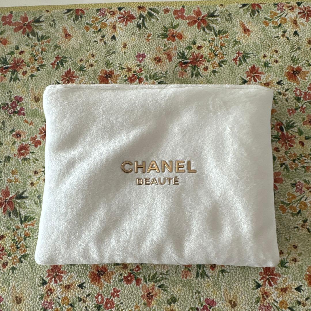 CHANEL ノベルティホワイトポーチ 箱付き バッグ