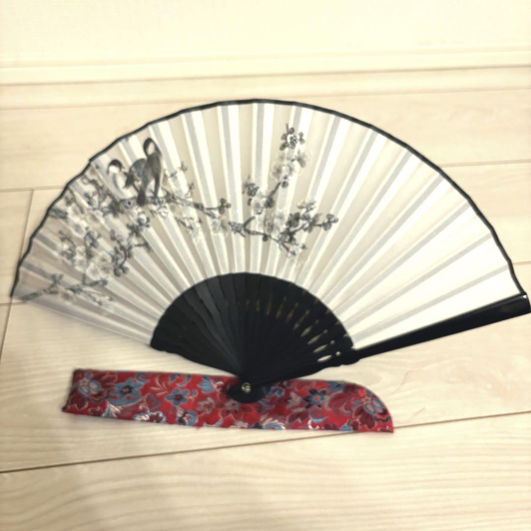 【上品デザイン】和風扇子 白×墨絵 鳥と梅 布ケース付き