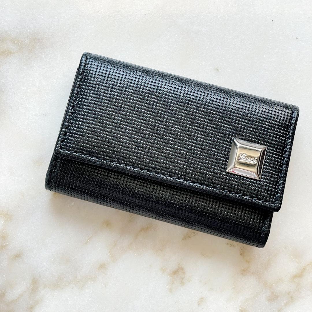 未使用品・極美品☆ GUCCI グッチ 型押し 6連キーケース 黒 未使用品・極美品☆ GUCCI グッチ 型押し 6連キーケース 黒