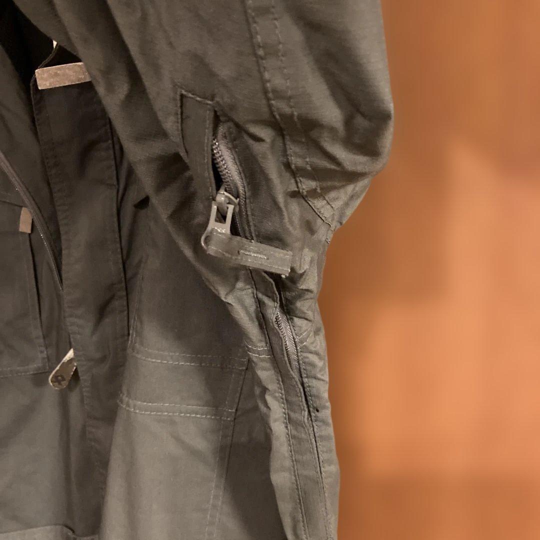 グレーのスノーボードウェア Lサイズ グレーのスノーボードウェア Lサイズ