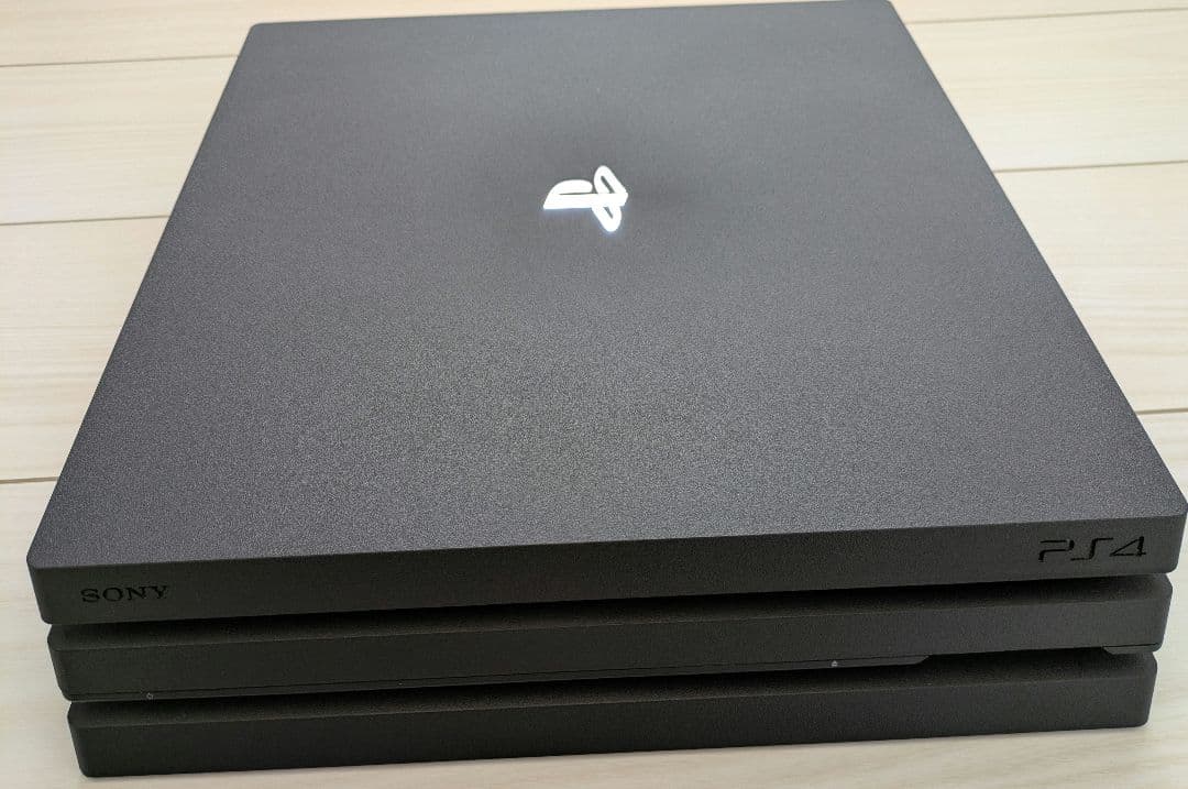 PS4 Pro 1TB CUH7000BB01 コントローラー　ソフト付