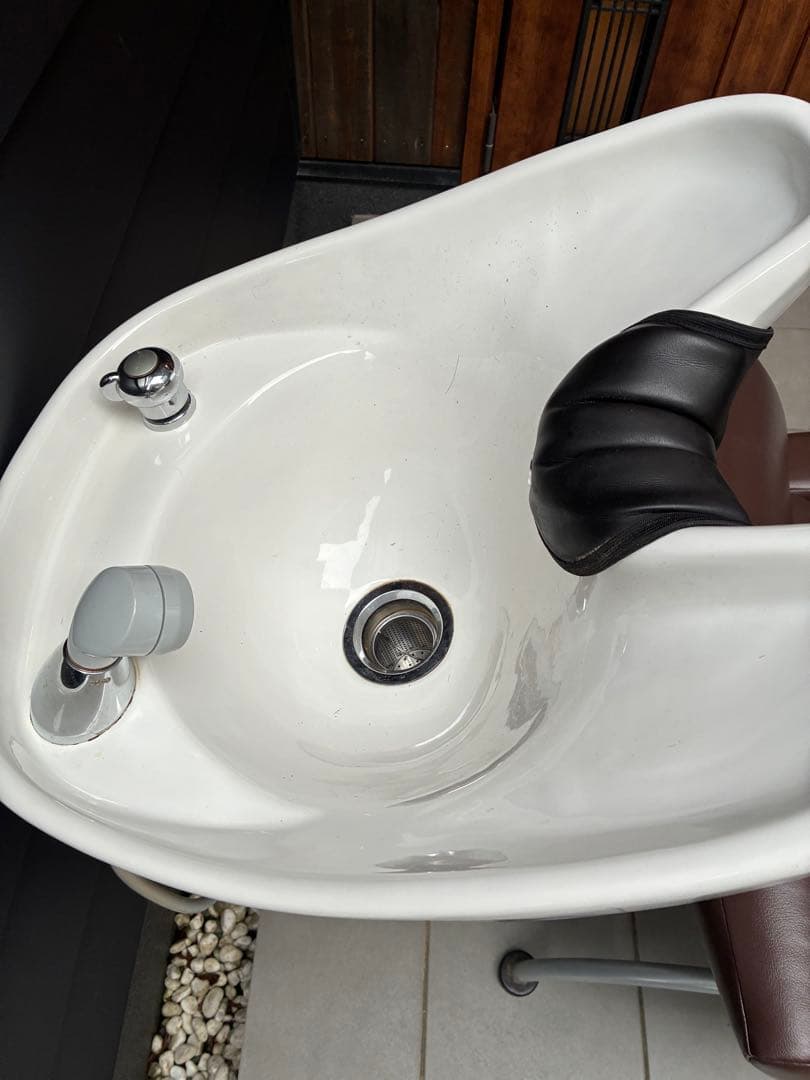 シャンプーボウルとシャンプー椅子のセット目立った傷や汚れなし