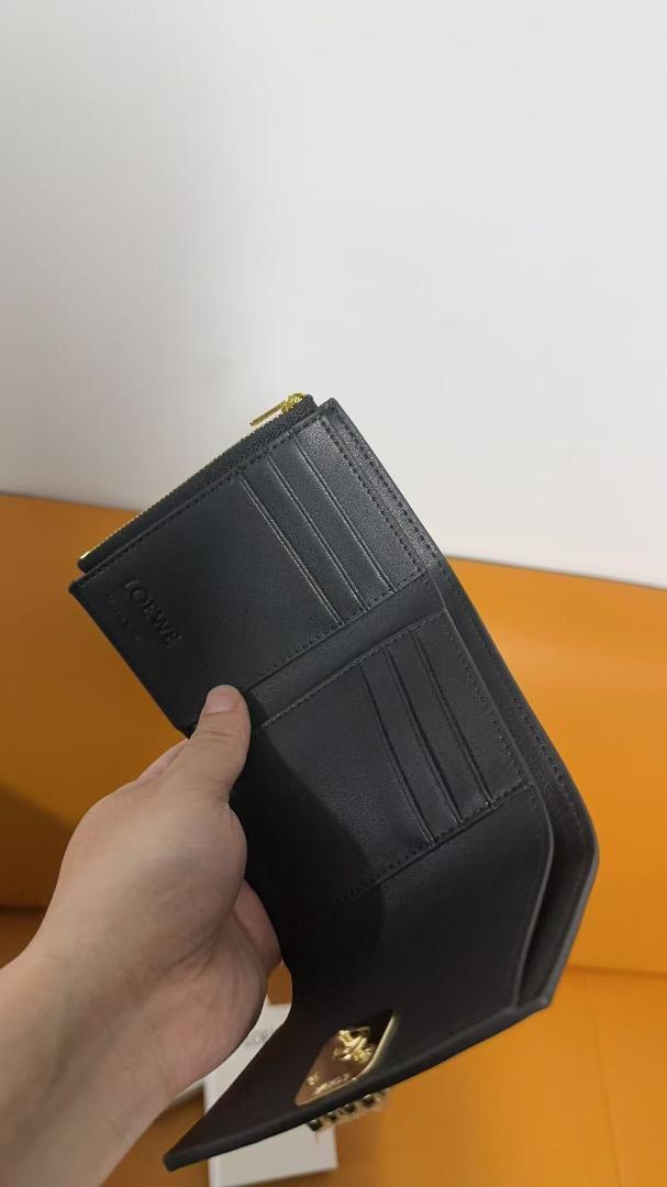 未使用 レザー財布 ブラック カードスロット付き