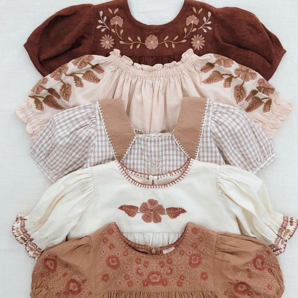 【超美品】apolina kids アポリーナ 刺繍 ワンピース 5-7Y