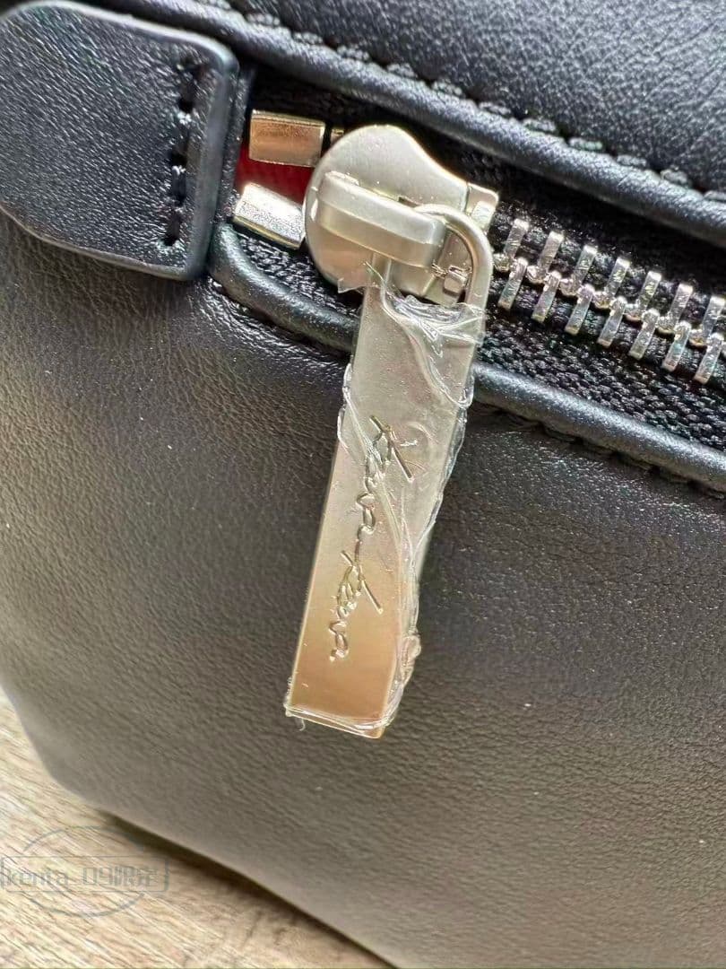 kawa-kawa がま口レザーショルダー 黒×赤裏地 kawa-kawa がま口レザーショルダー 黒×赤裏地