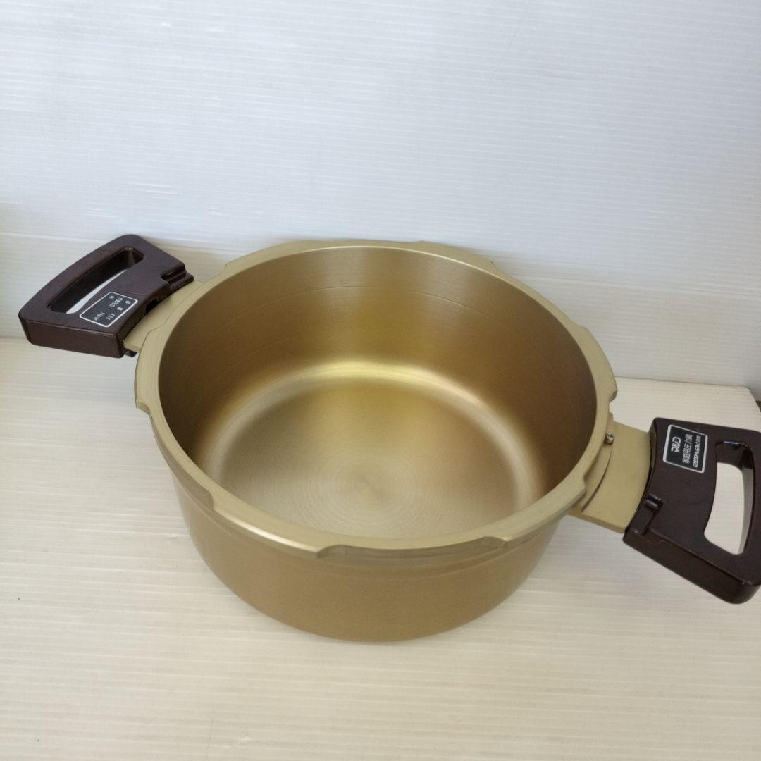 マルコ圧力鍋ゴールド　 蒸し器付き