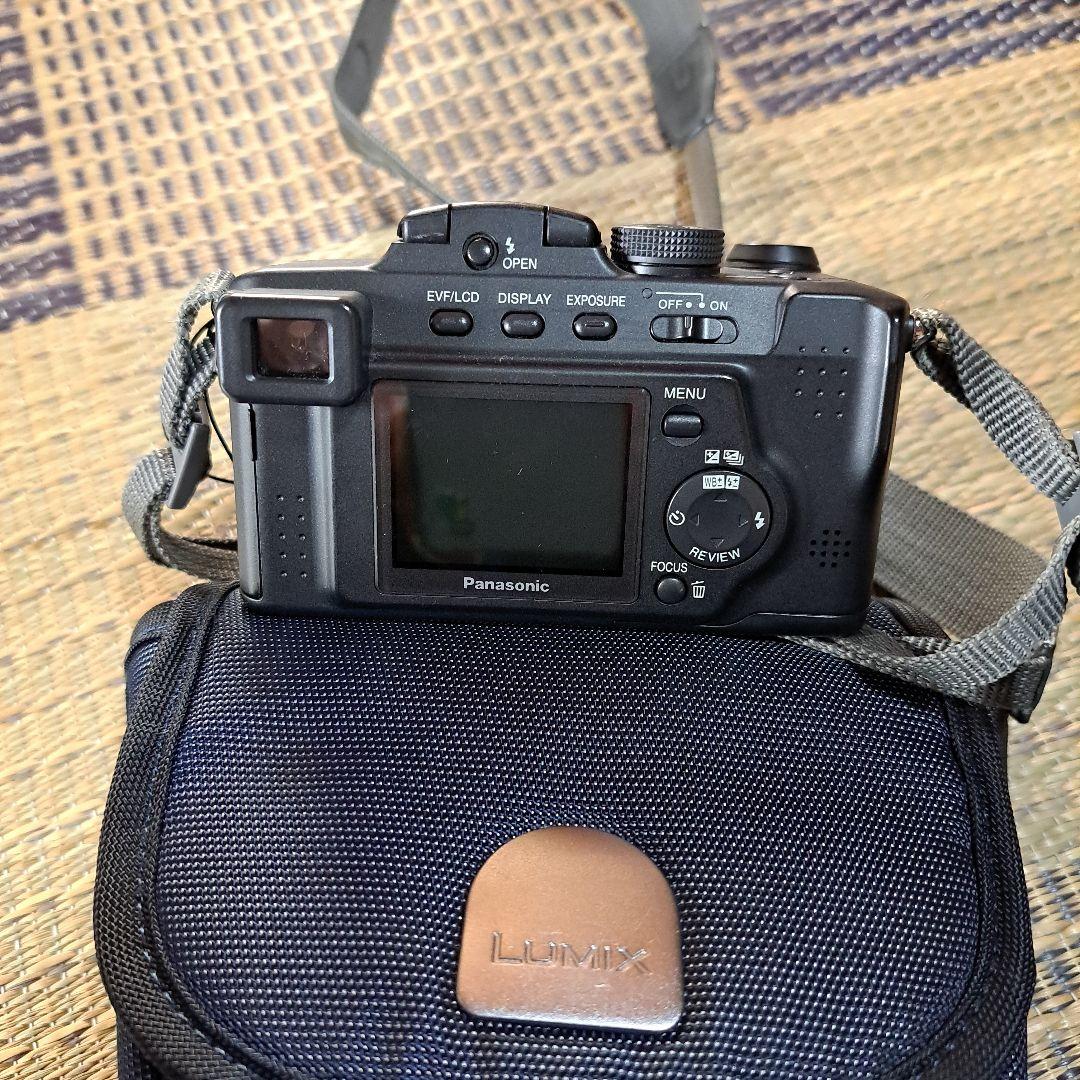 Panasonic LUMIX デジタルカメラ 本体とケース付き