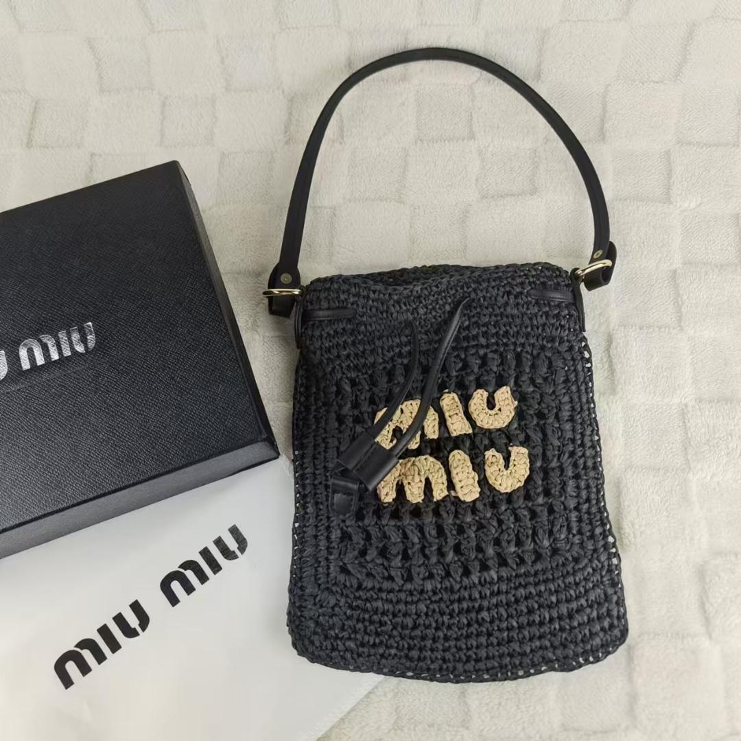 miumiu かごミニバッグ