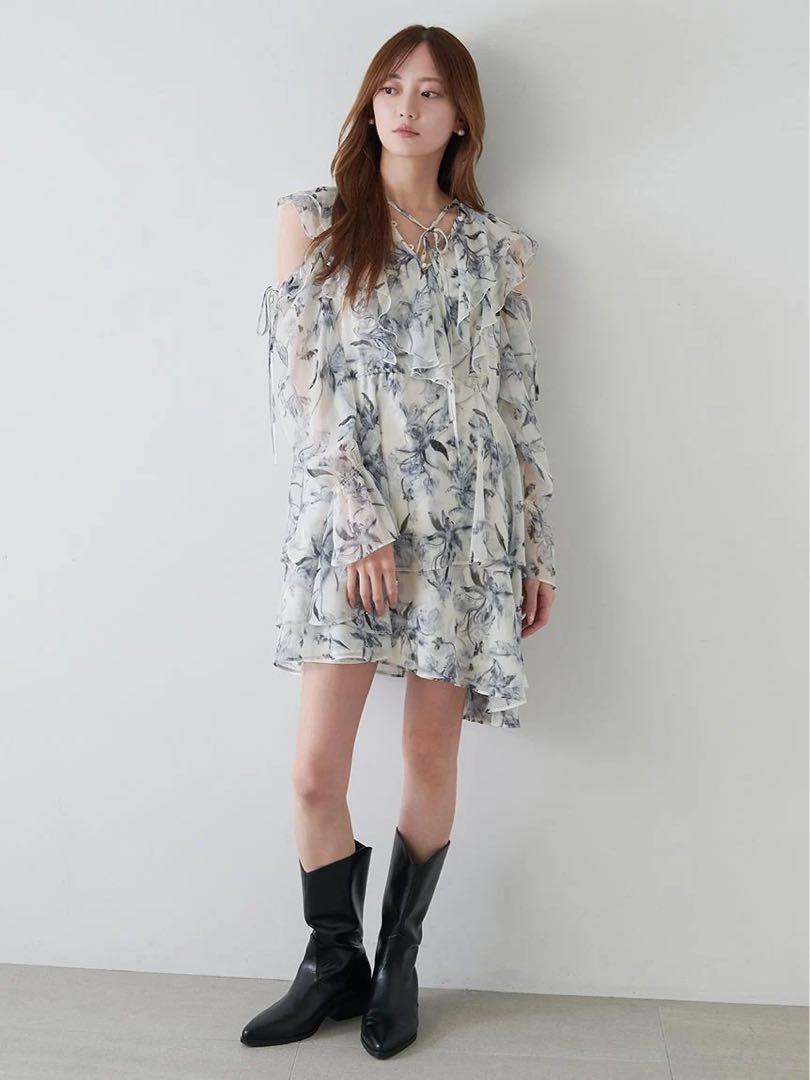0GRY✴︎ snidel Sustainableプリントフリルミニワンピースって