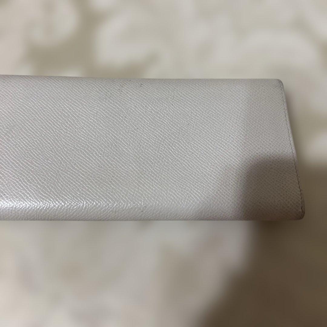 フェラガモ白長財布