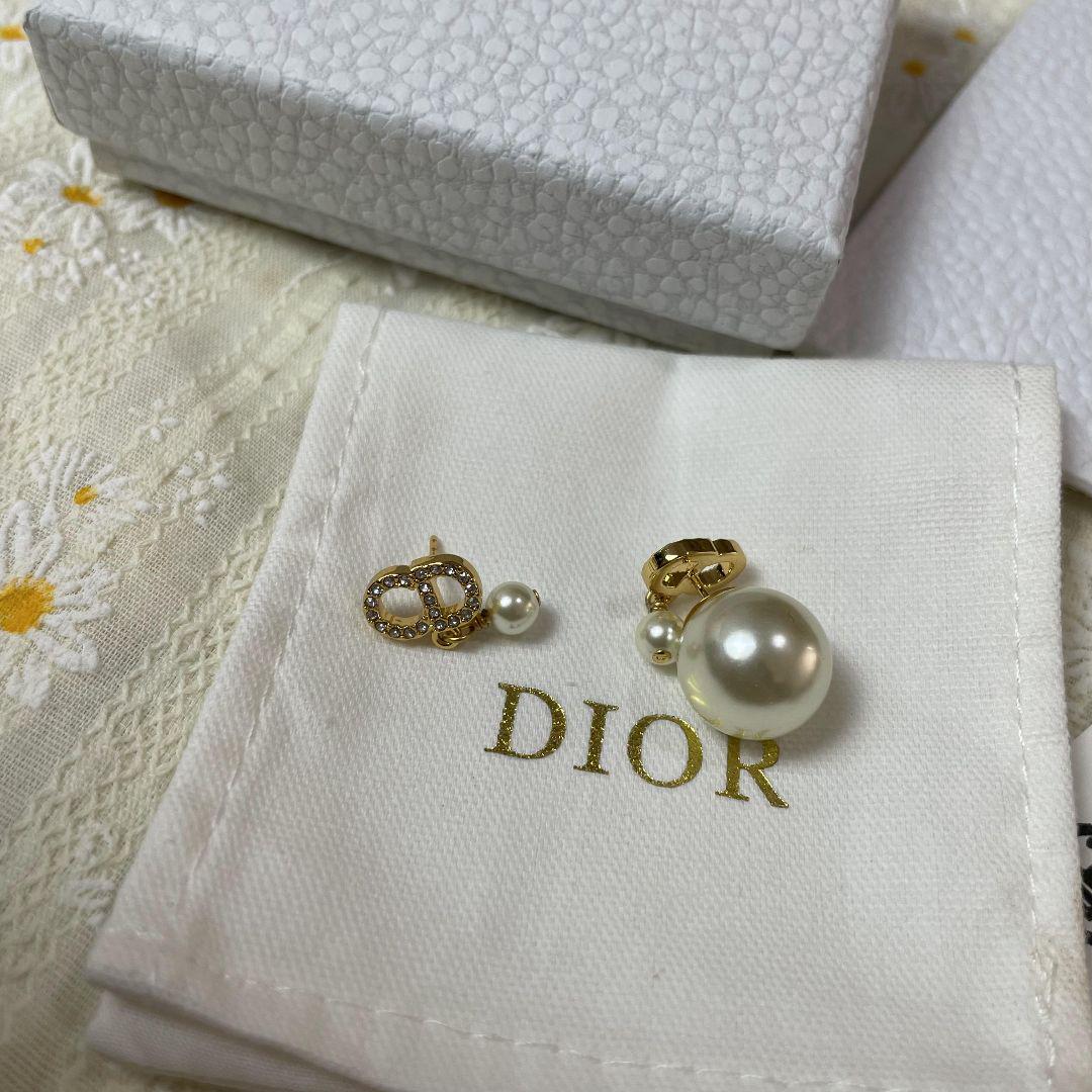 Dior ゴールドパール付きピアス