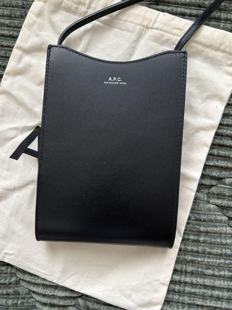 新品先取り最大値下！★A.P.C. ★のオシャレ度アップのレザーショルダーバッグ