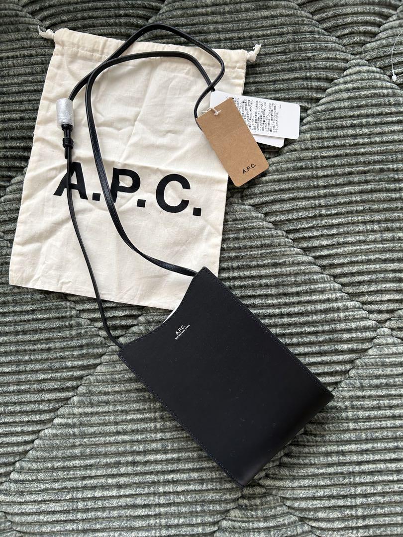 新品先取り最大値下！★A.P.C. ★のオシャレ度アップのレザーショルダーバッグ