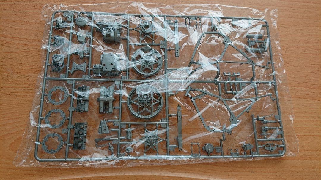 CBR400F 未使用未開封 プラモデル 箱破れ有！ CBR400F 未使用未開封 プラモデル 箱破れ有！ ヤマハ（模型