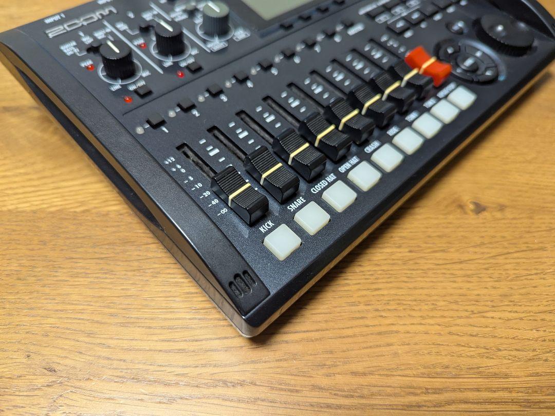 ZOOM R8 マルチトラックレコーダー MTR エフェクターズーム