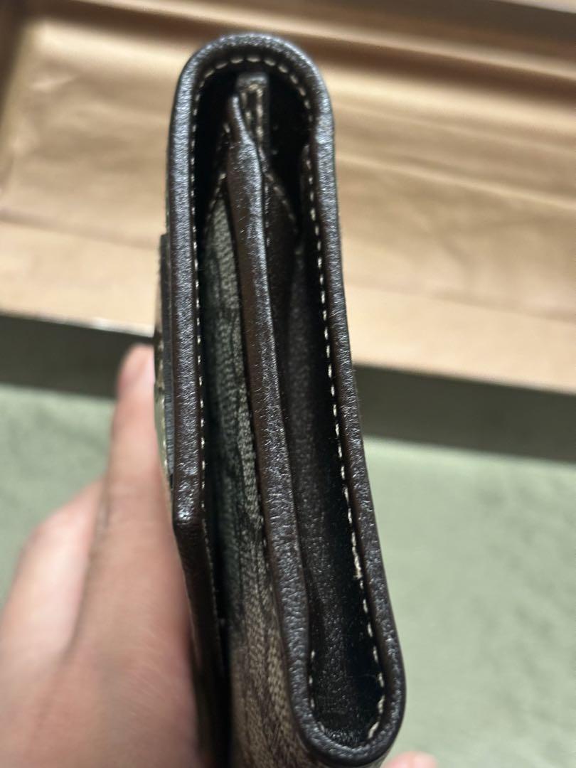 新品同様 GUCCI GGパターン 二つ折り財布 ハート型モチーフ