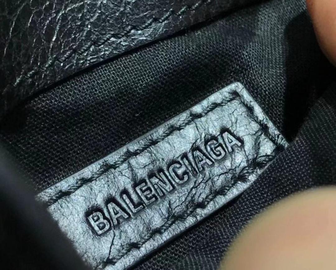 POUCH エクスプローラー
