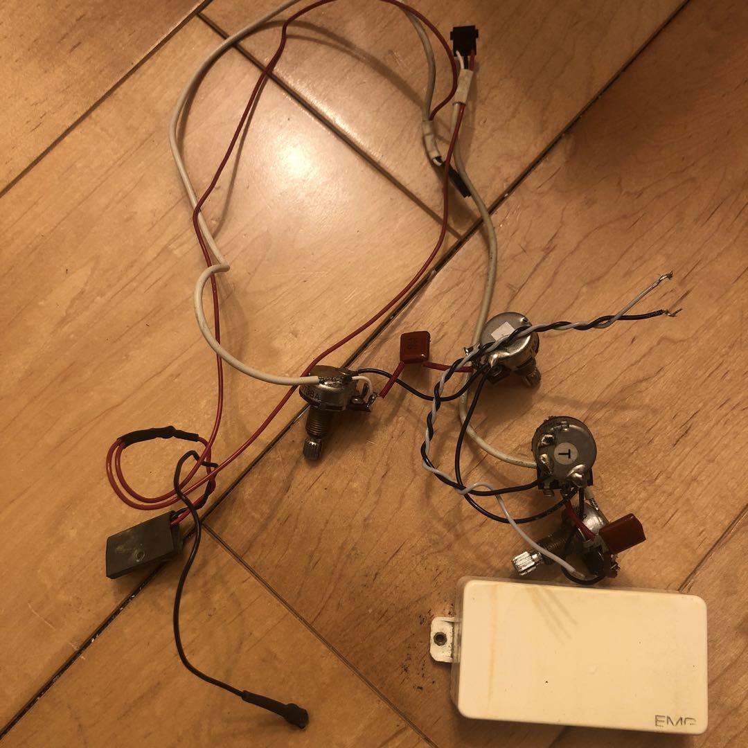 EMG 81/85ピックアップ搭載 ディープジョイント シェルトップ