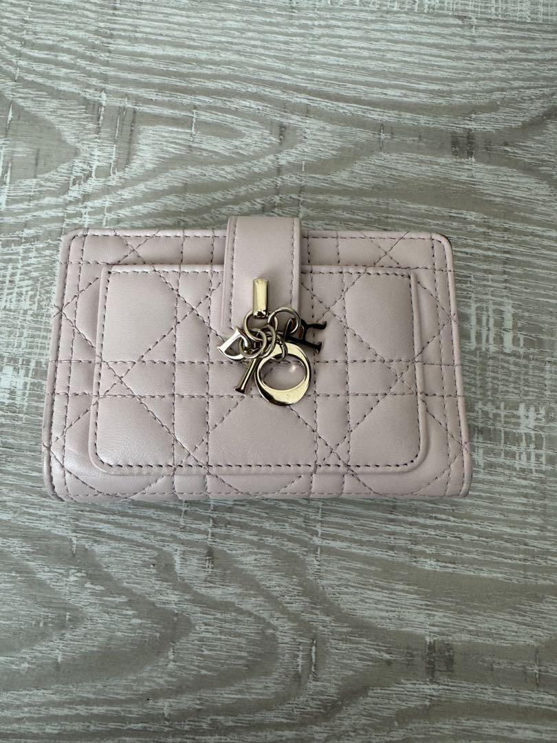 良品 ディオール 2024年新作 My Dior Dittany 折り財布 - メルカリ 良品 ディオール 2024年新作 My Dior Dittany 折り財布 - メルカリ