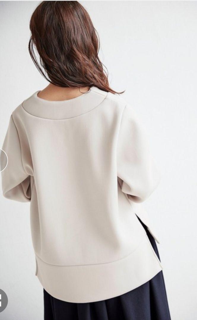 【新品・未使用】サニークラウズ　Ｖネックカットソートップス　トレーナー　スエット