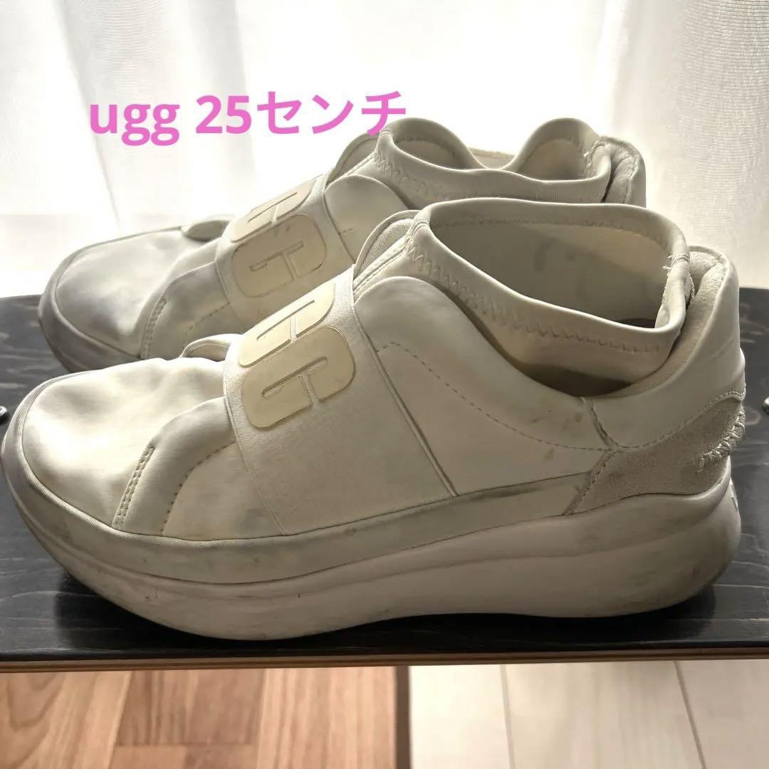 UGG ホワイト スリッポン　25センチ　厚底