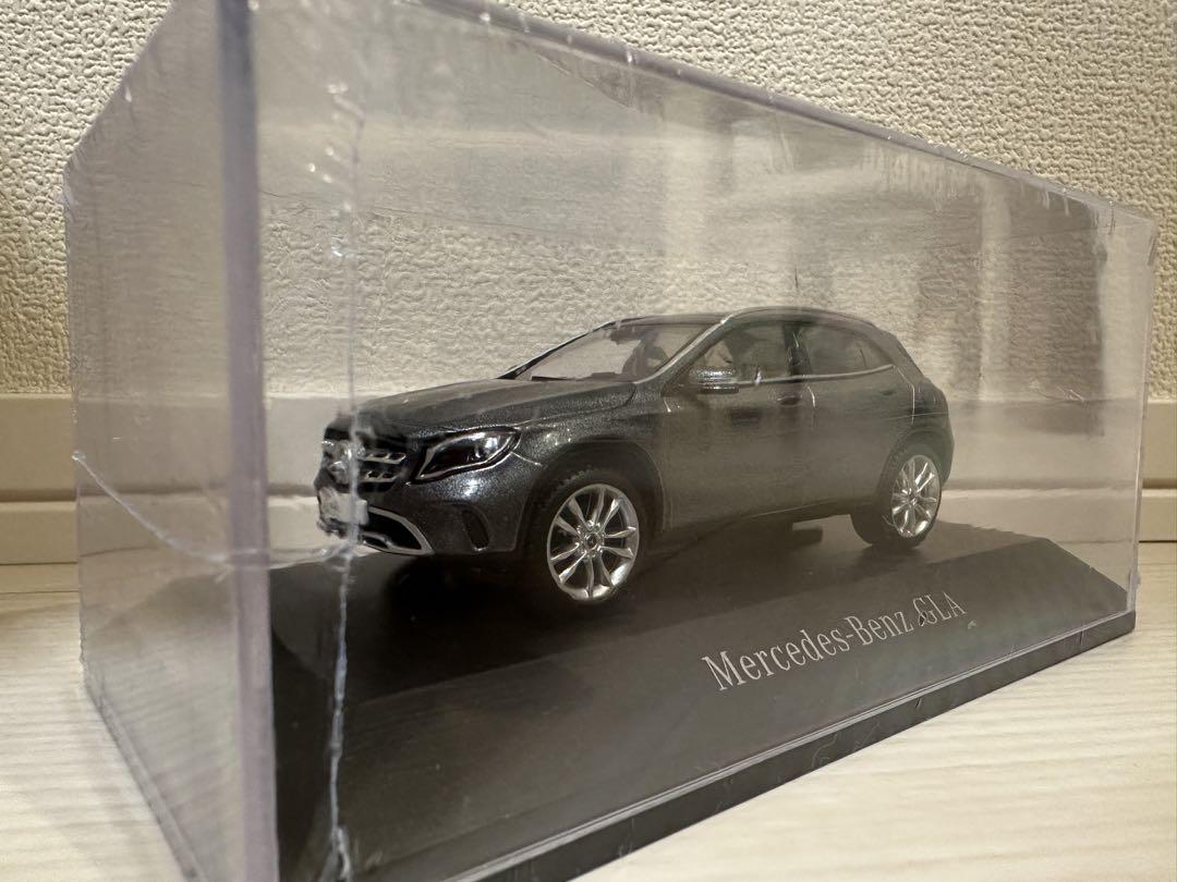 Mercedes-Benz GLA ミニカー 1/43