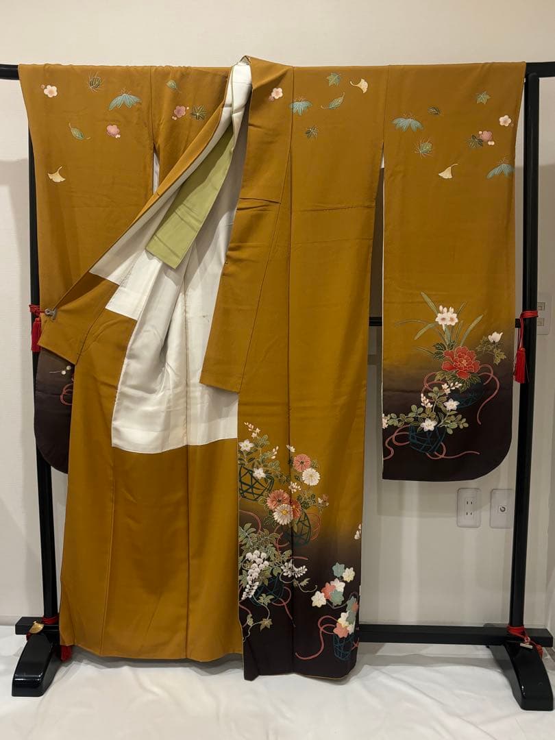 【なでしこ】正絹 振袖 黄土色 梅 菊 椿 紅葉 花籠 k1245 【なでしこ】正絹 振袖 黄土色 梅 菊 椿 紅葉 花籠 k1245