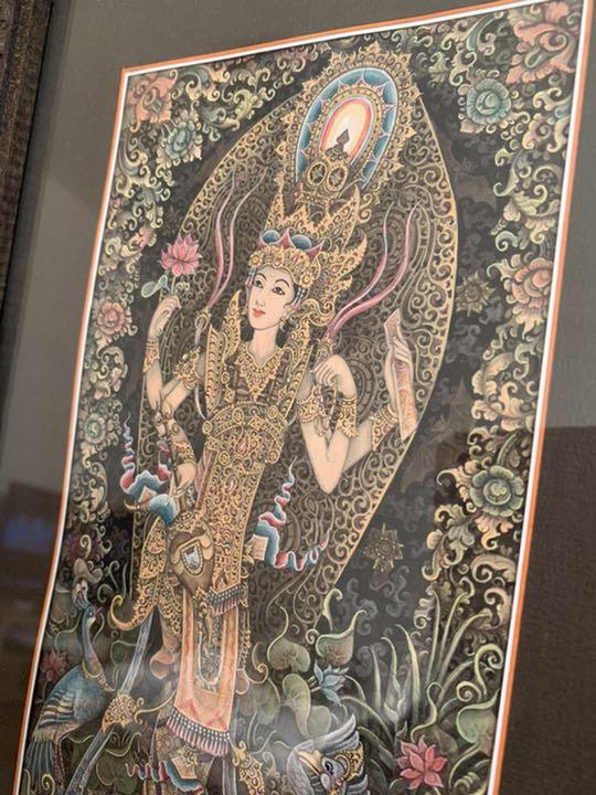 バリ島ウブドの絵の工房で購入した女性の神様が描かれた絵画