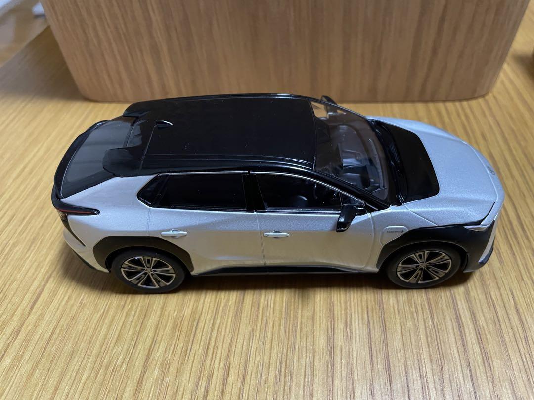 トヨタ bZ4X 1/30 ミニカー