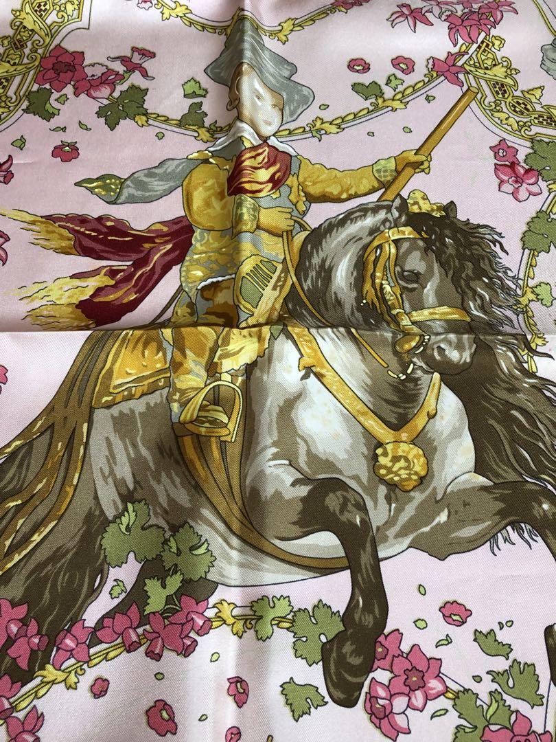 w*n様 本物保証！HERMES 馬と花のデザイン スカーフ！300円スタート