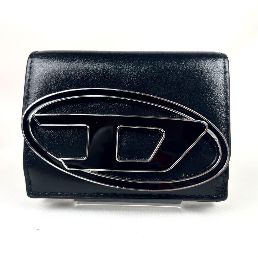 DIESEL ブラックレザー 三つ折り財布 ロゴ付き DIESEL ブラックレザー 三つ折り財布 ロゴ付き