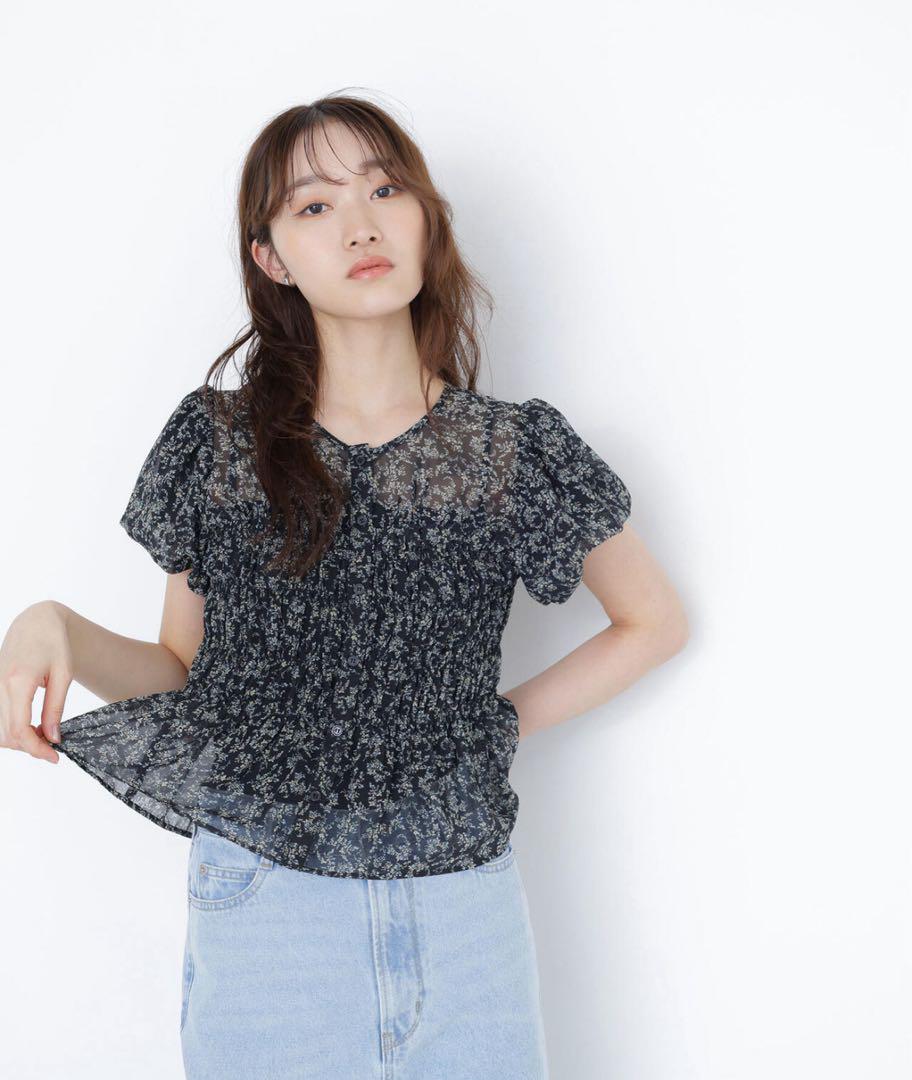 Natural Beauty Basic ミニフラワーシャーリングブラウス