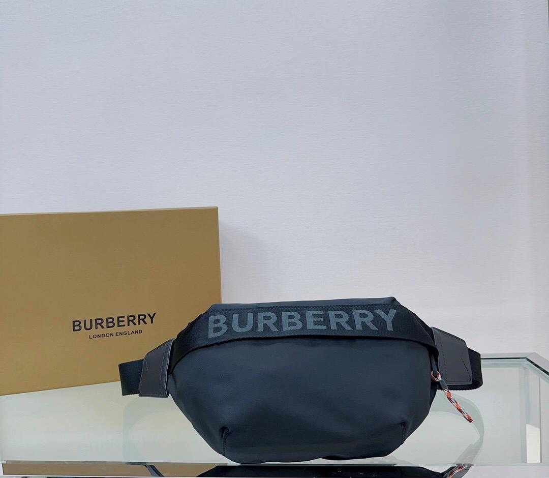 极美品BURBERRY バーバリー ボディバッグ ブラック ナイロン 极美品BURBERRY バーバリー ボディバッグ ブラック ナイロン