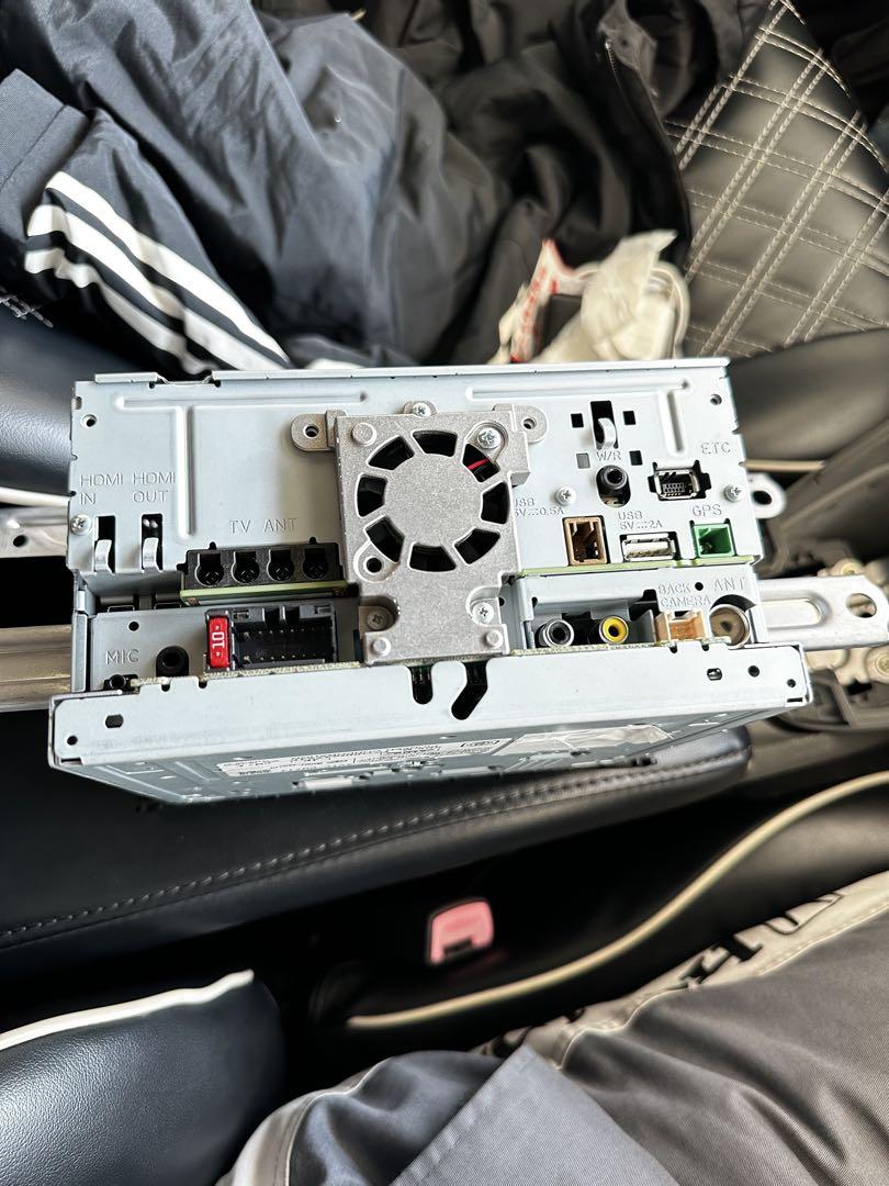 カロッツェリア 楽ナビ AVIC-RW711 本体のみ 画面映らず 部品取りに