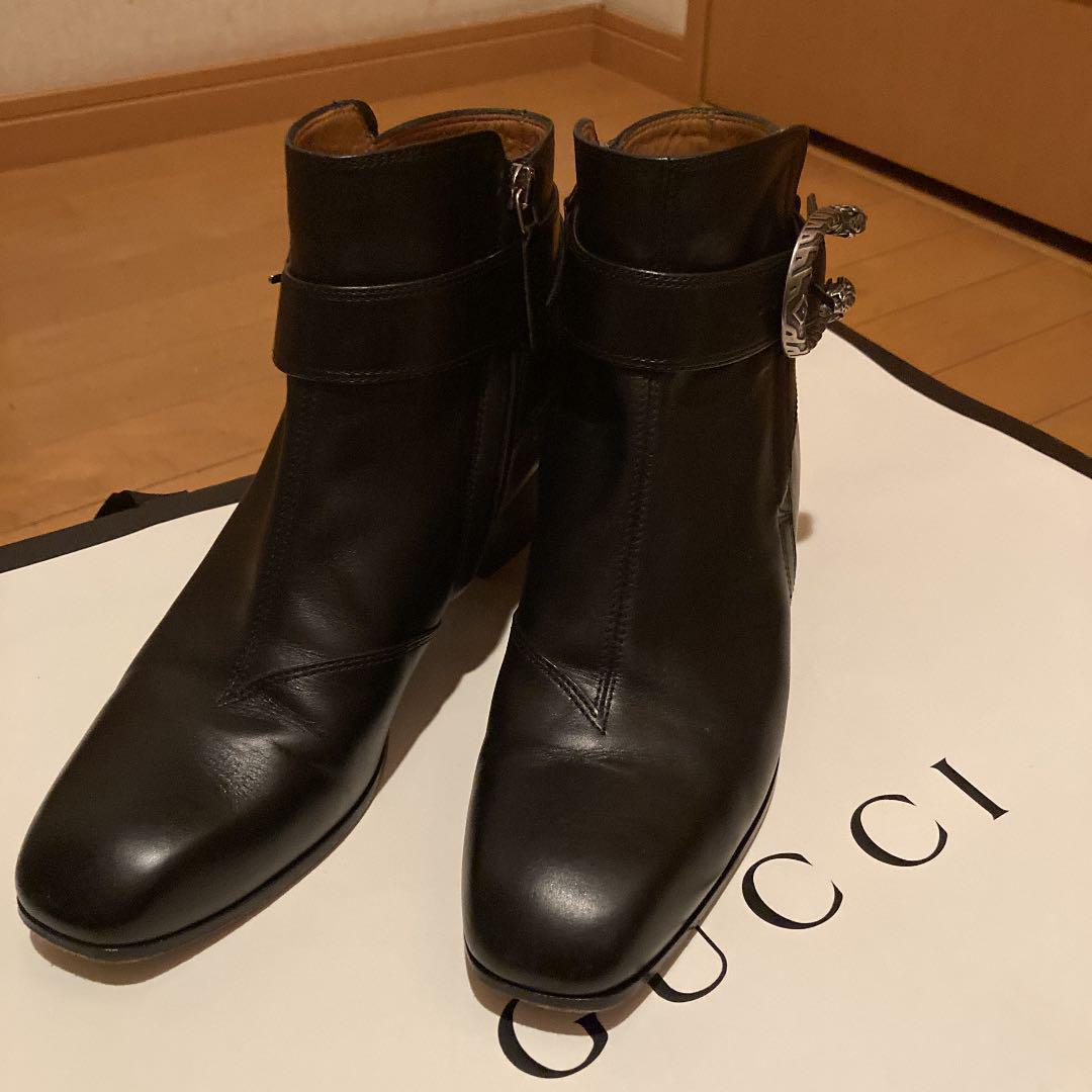 GUCCI タイガーバックルヒールブーツ
