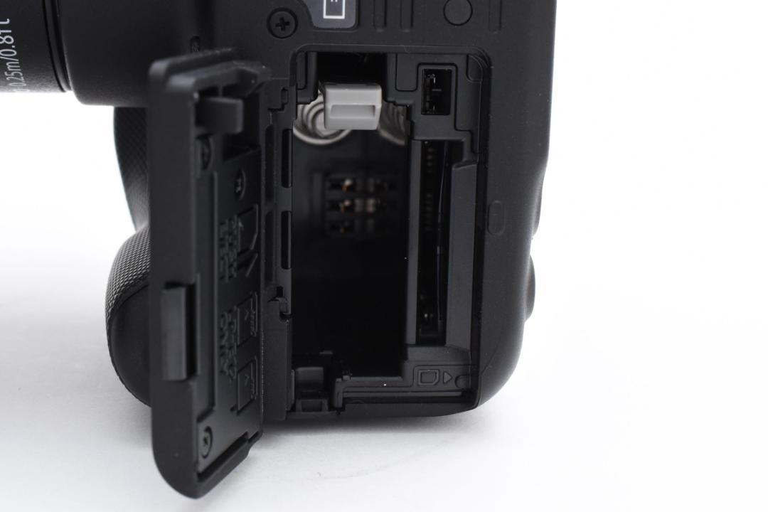 ほぼ新品■ショット数52回■Canon キャノン EOS Kiss X7
