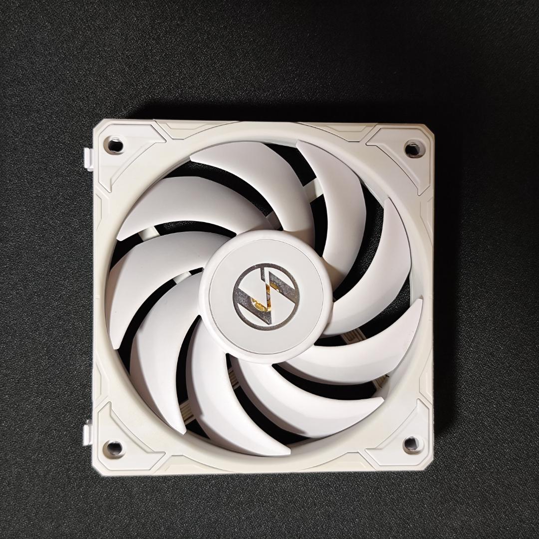 PC用ファン・クーラー LIAN LI UNI FAN P28 WT *4