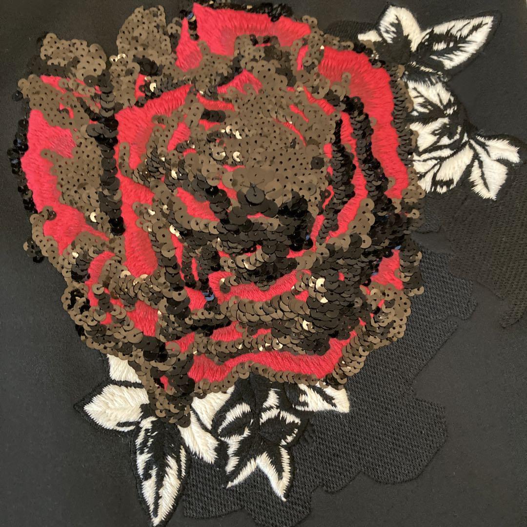 黒いバラ刺繍タイトスカート