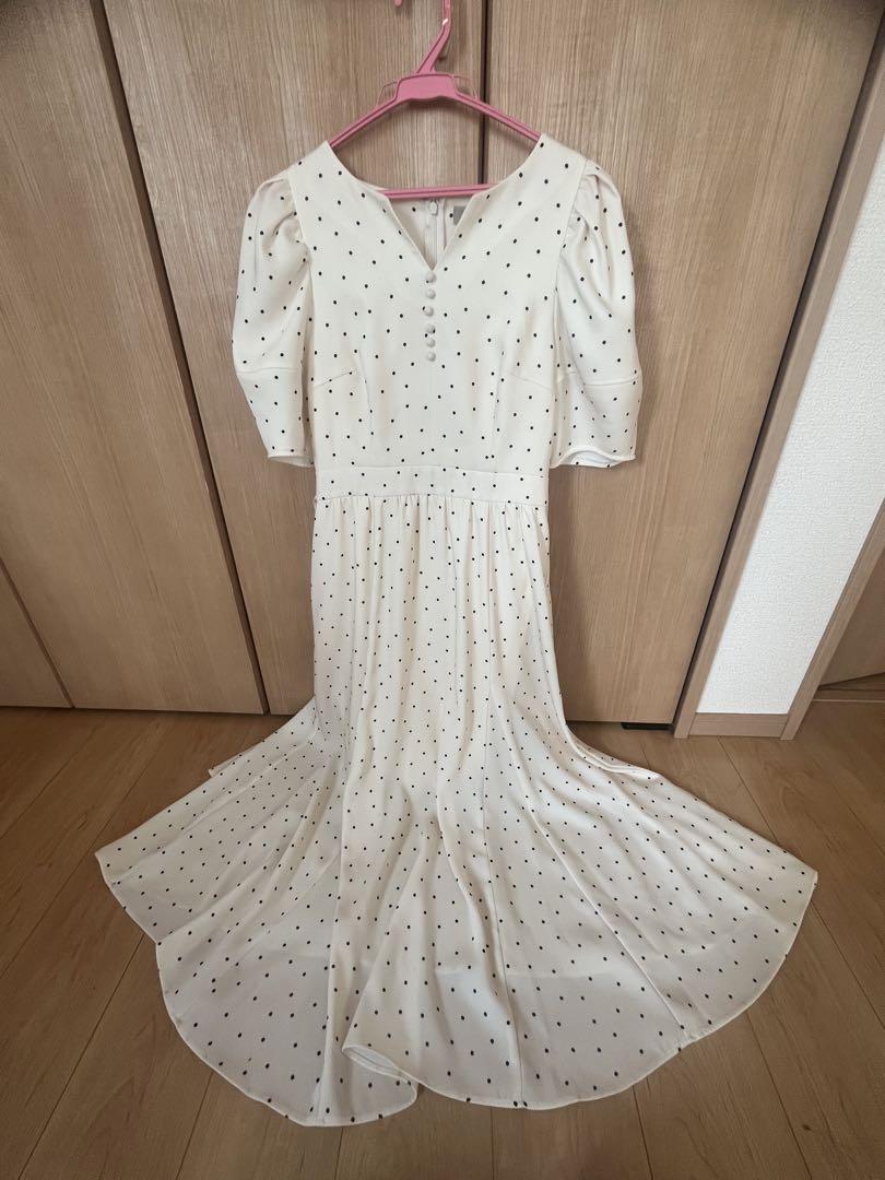 タグ付き新品 JUSGLITTY パフスリーブワンピース 1 - メルカリ