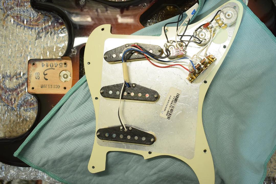 ギター Fender American Professional ST 2017 3CS