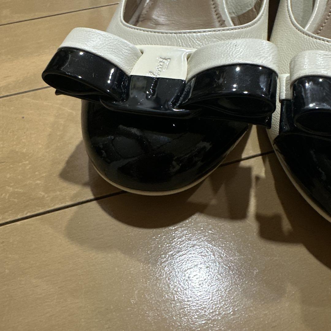 Ferragamo フラットシューズ 黒 リボン付き