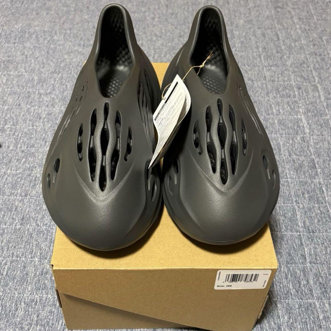靴 adidas YEEZY Foam Runner Carbon 28.5cm