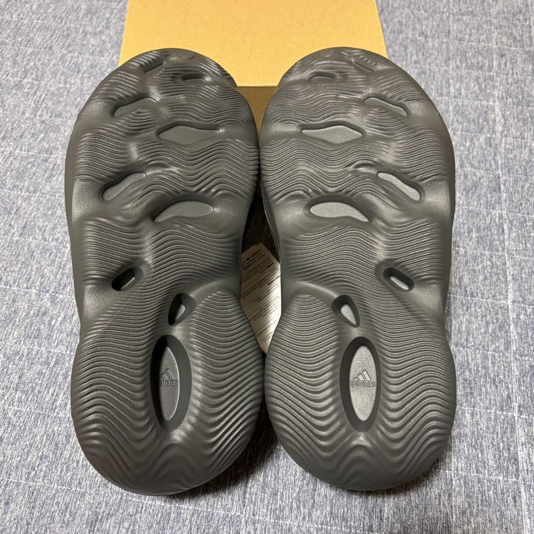 靴 adidas YEEZY Foam Runner Carbon 28.5cm