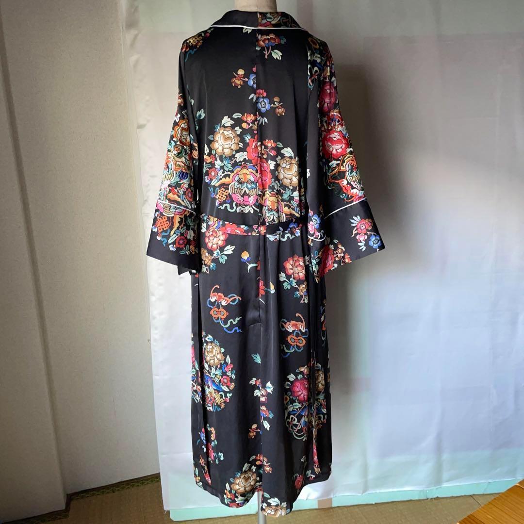 あちゃちゅむムチャチャ　ガウン　チャイナ　総柄　花柄　刺繍　黒