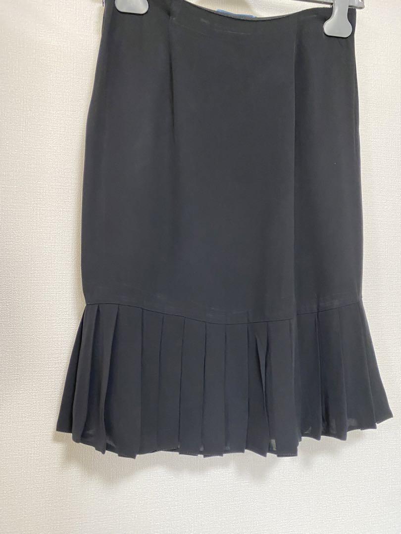 美品＊PRADAプラダ ＊黒　裾プリーツスカート＊40S 5,300円