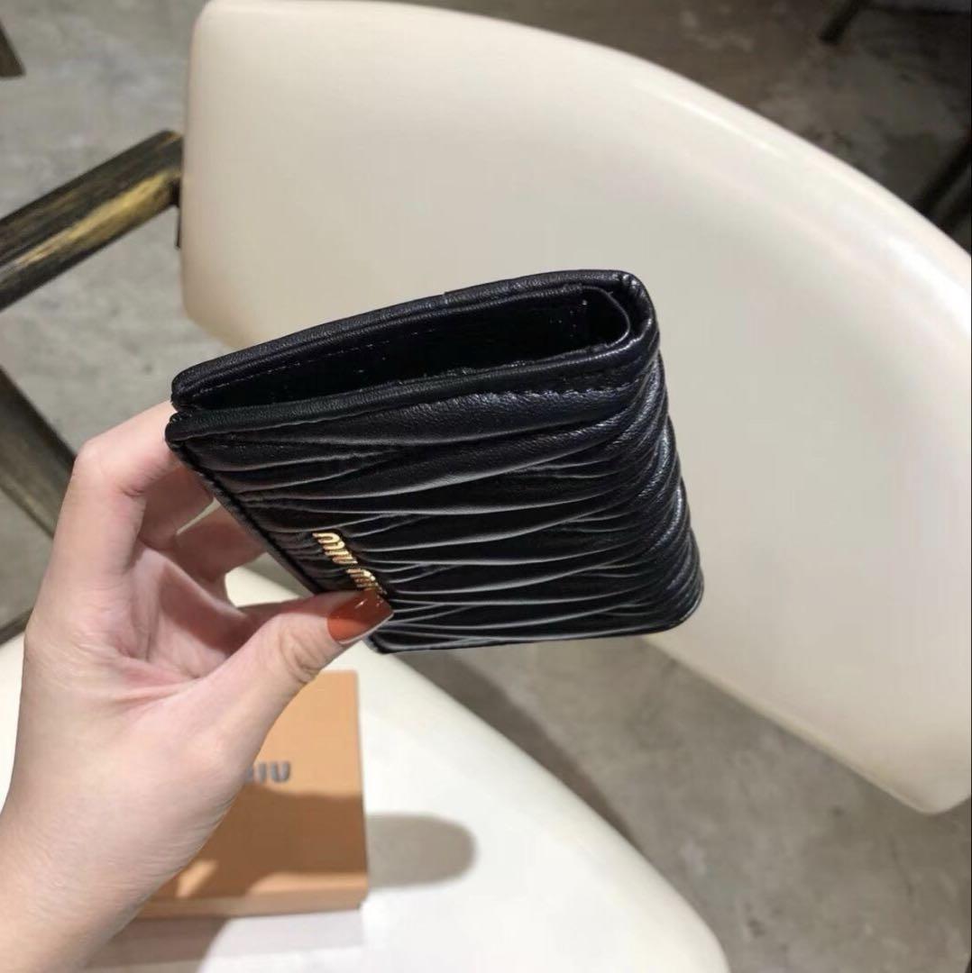 二つ折り財布